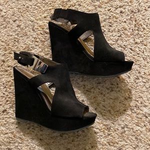 Carlos Santana Suede black wedges